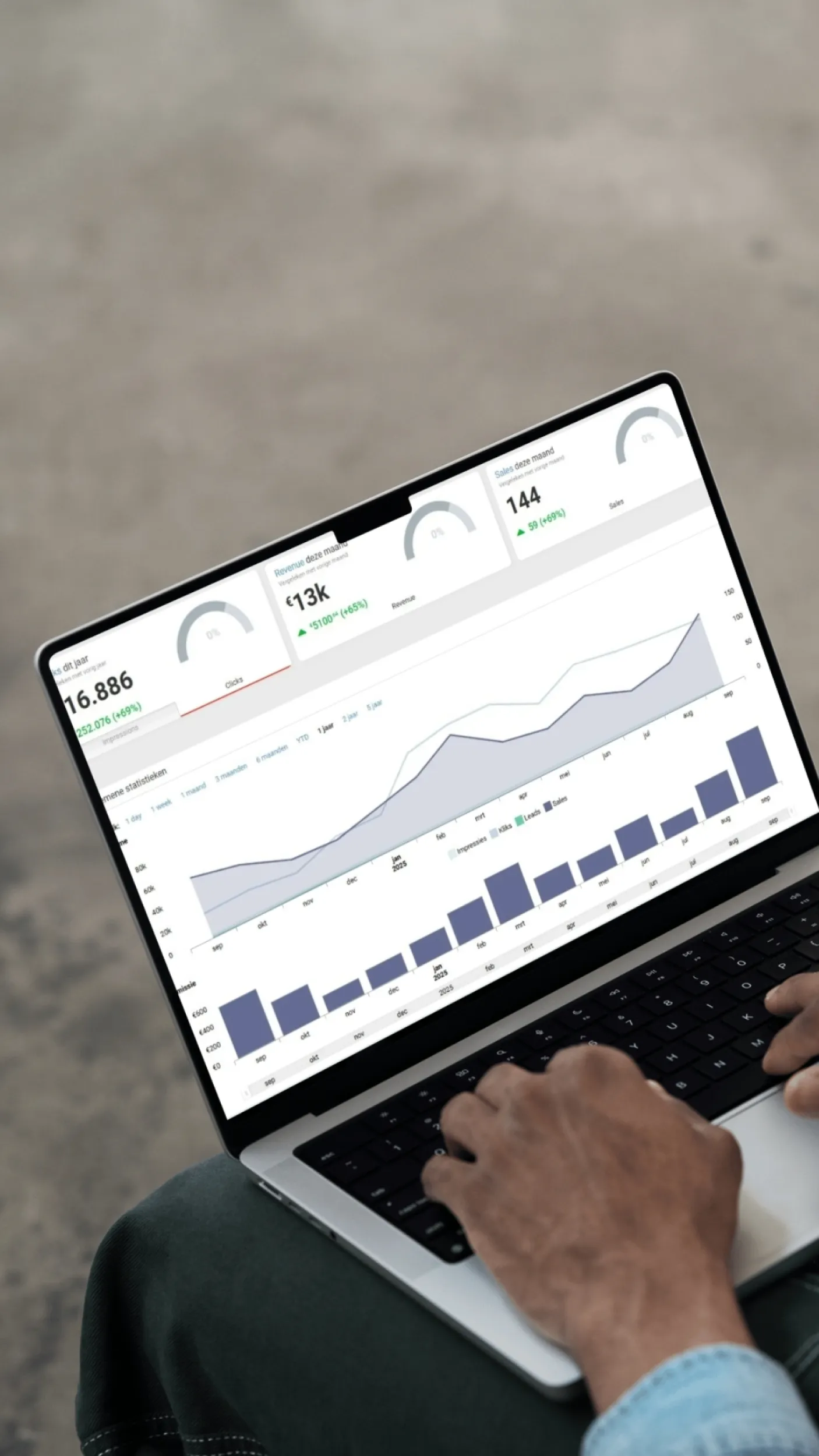 Laptop met affiliate marketing erop